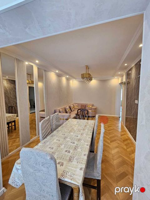 Satılır 4 otaqlı köhnə tikili 120 m² — Bakı