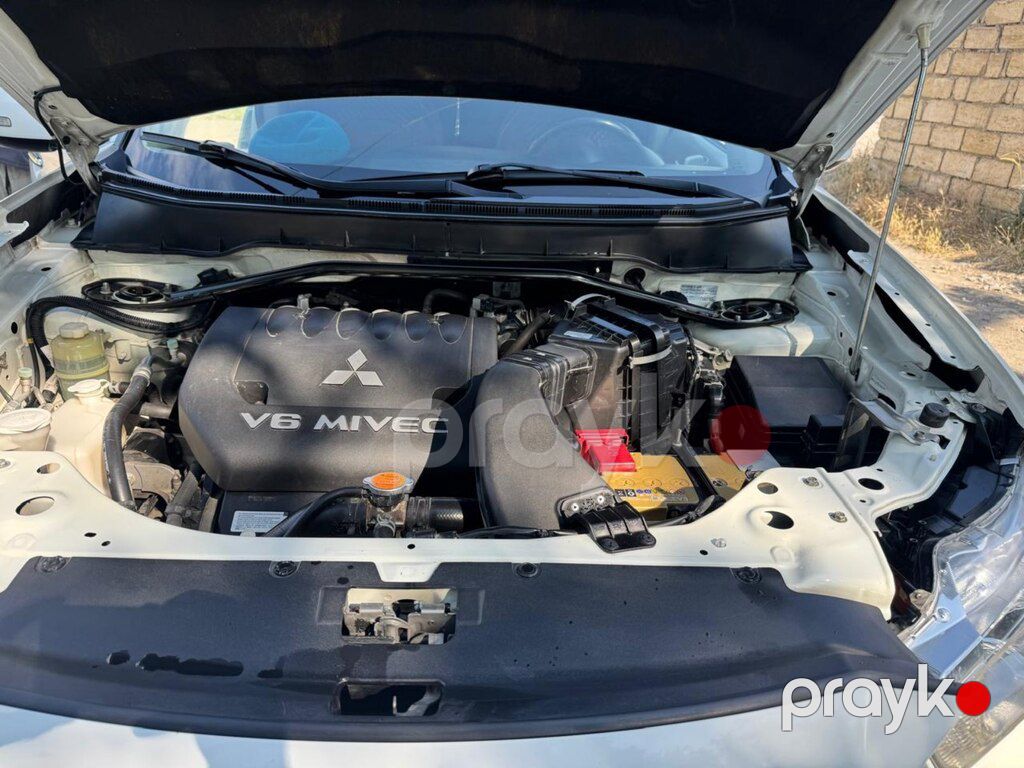 Mitsubishi Outlander, 3.0 L, 2011 il, 305 550 km — Avtomobillər, Bakı (6)