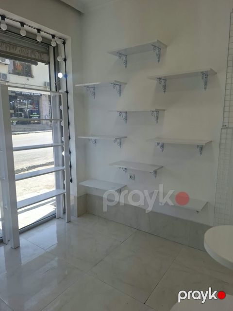 Mağaza üçün vitrin və mebel dəsti Üstü şüşəli dolab. 2 əd. Hün — Xırdalan