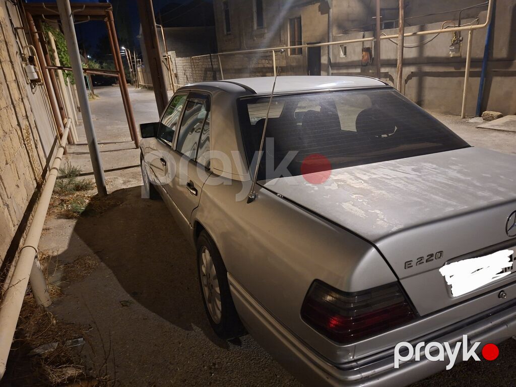 Mercedes-Benz E 220: 2.2 l 1993 il Sedan — Avtomobillər, Digah (2)