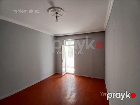 Satılır 3 otaqlı Bina evi menzil (Köhnə tikili), 70 m², 8-ci mikrorayon — Sumqayıt