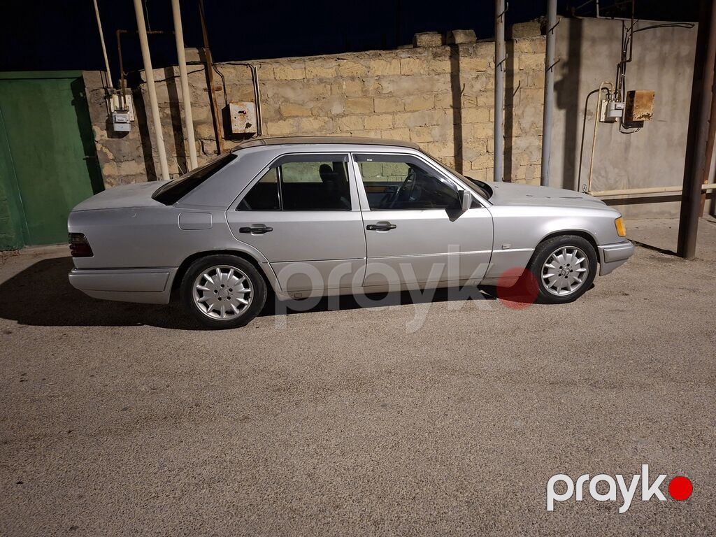 Mercedes-Benz E 220: 2.2 l 1993 il Sedan — Avtomobillər, Digah (4)