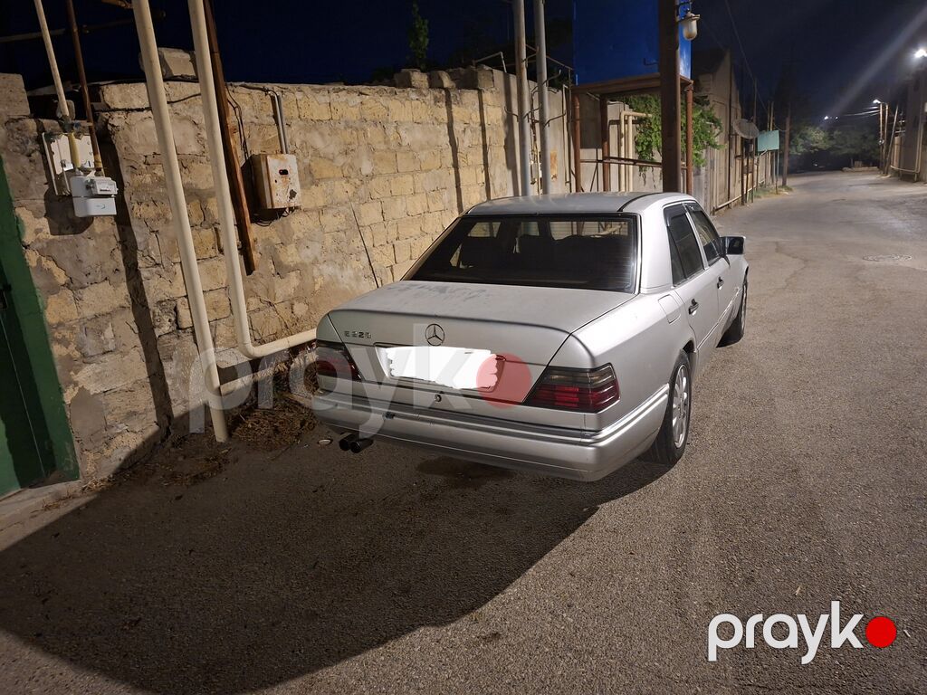 Mercedes-Benz E 220: 2.2 l 1993 il Sedan — Avtomobillər, Digah (3)