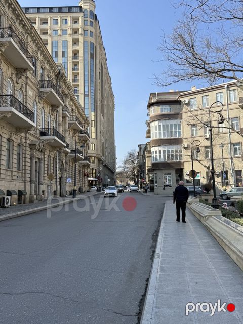 Satılır obyekt 61 m² — Bakı