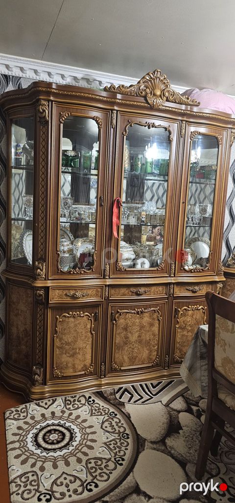 Klassik üslubda qonaq otağı üçün vitrin-bufet dəsti - Material: ağac — Bakı