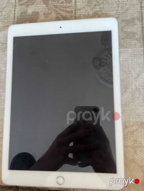 Apple iPad planşet 6 cı nəsil - Rəng: Qızılı arxa, ağ ön çərçivə — Bakı