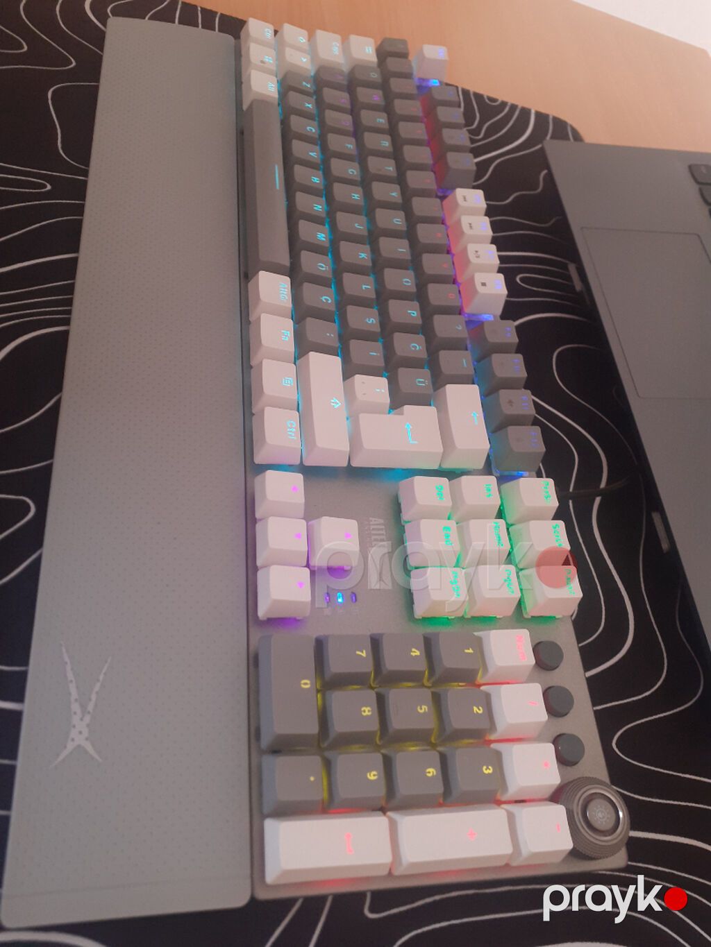 Klaviatura seliqeli işlenib heç bir problemi yoxdur. Tuşlar red switch — Klaviaturalar və siçanlar, Bakı (7)