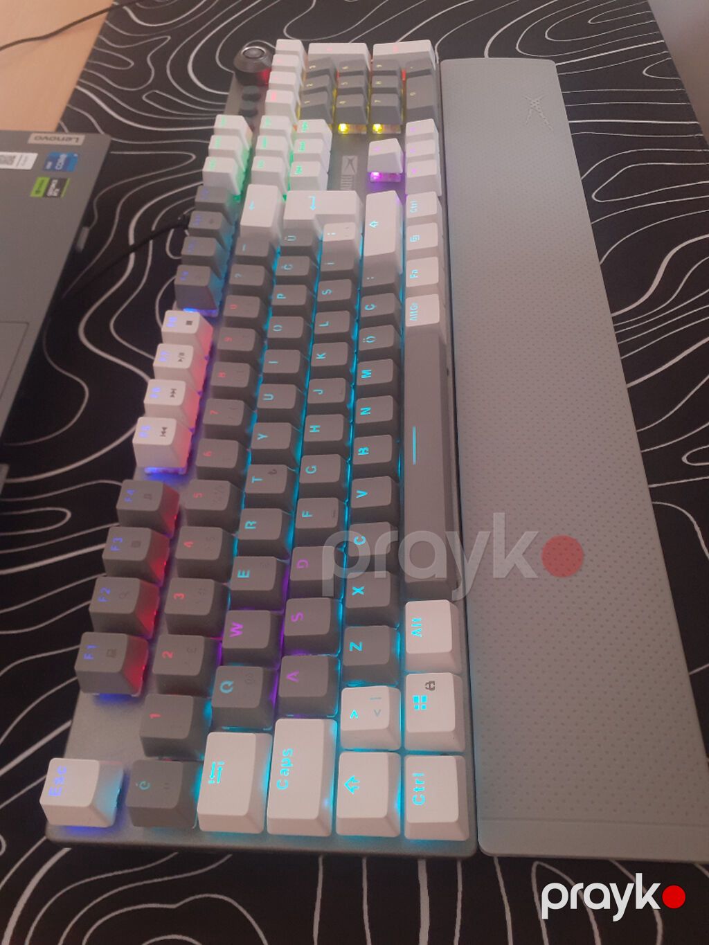 Klaviatura seliqeli işlenib heç bir problemi yoxdur. Tuşlar red switch — Klaviaturalar və siçanlar, Bakı (6)