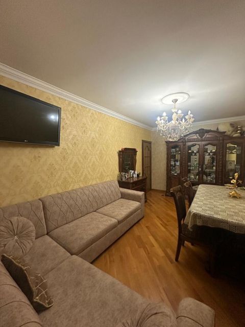 Satılır 3 otaqlı köhnə tikili 100 m² — Apartment
