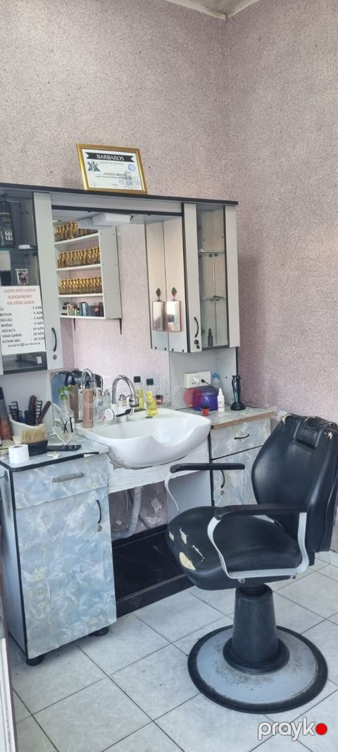 Salon mebeli satilir Guzgu + kreslo daxil Qiymət 200 azn Ünvan — Bakı