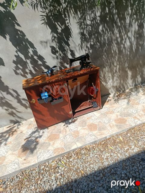 Tikiş maşını və şkaflı masa dəsti - Klassik tip elektrik tikiş — Digah