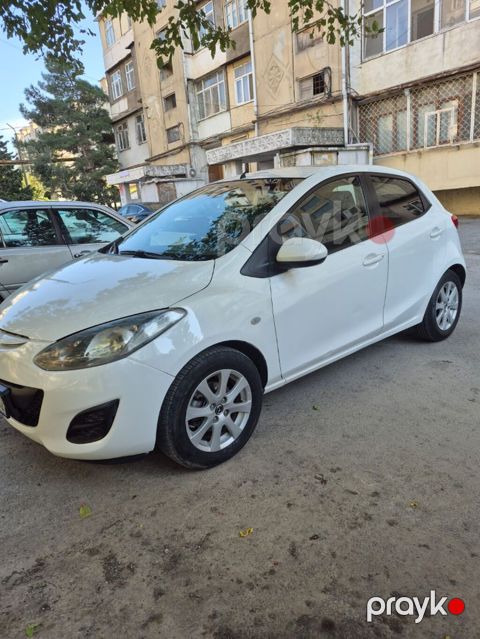 Mazda 2: 1.5 l 2015 il Sedan — Bakı