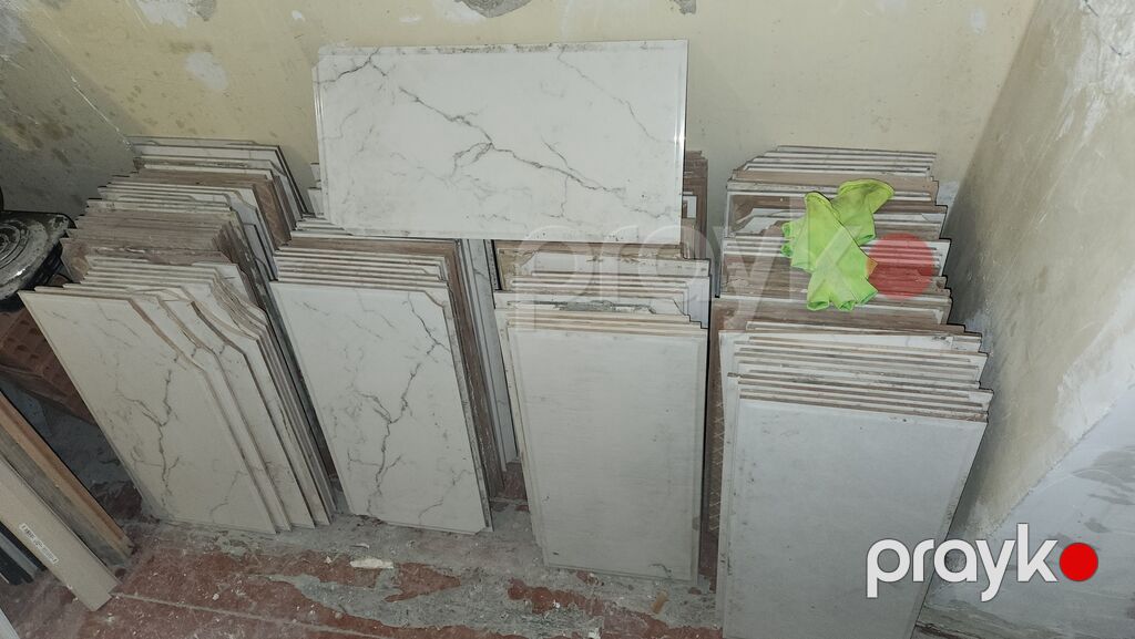 Kvadrati 5m.Unvan 28may. 26kv(30×60)var hazirda yaxsidir — Plitka və örtü materialları, Bakı (4)