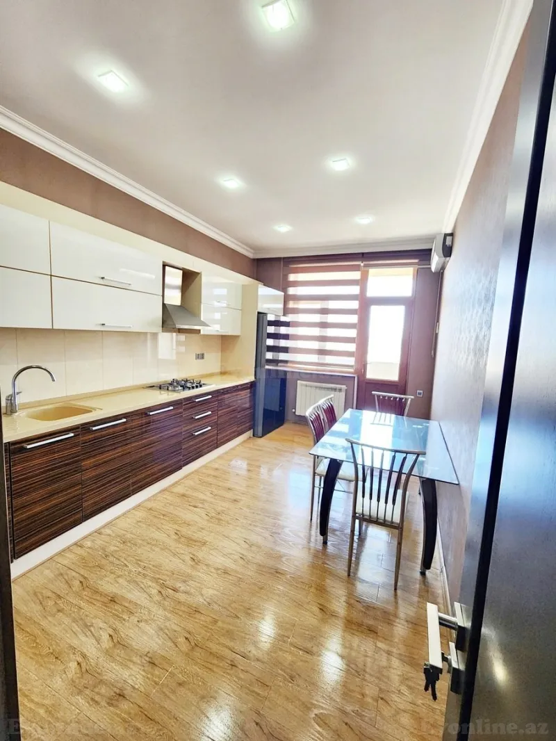 Kirayə verilir 3 otaqlı Mənzil Yeni tikili 140 m² Bakı, Səbail r., 28 May m — Mənzil, Bakı (5)
