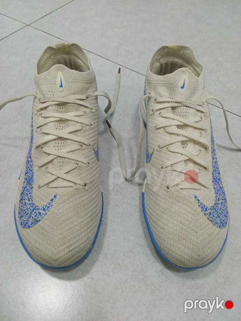 Buts "Nike" — Bakı