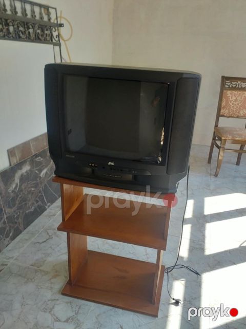 Televizor JVC və televizor altlıqı — Sumqayıt