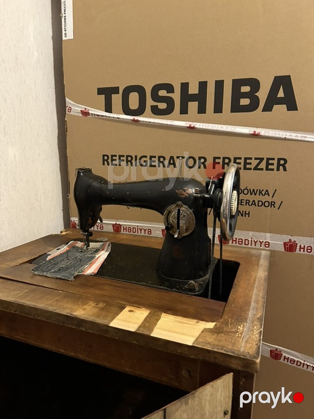 Məhsul: Ayaqla idarə olunan mexaniki tikiş maşını və taxta dolab-stol — Tikiş və işəmə maşınları, Bakı (4)