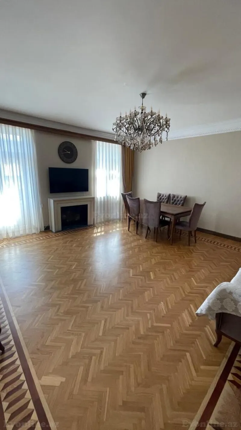 Kirayə verilir 3 otaqlı Mənzil Köhnə tikili 100 m² Bakı, Səbail r — Bakı