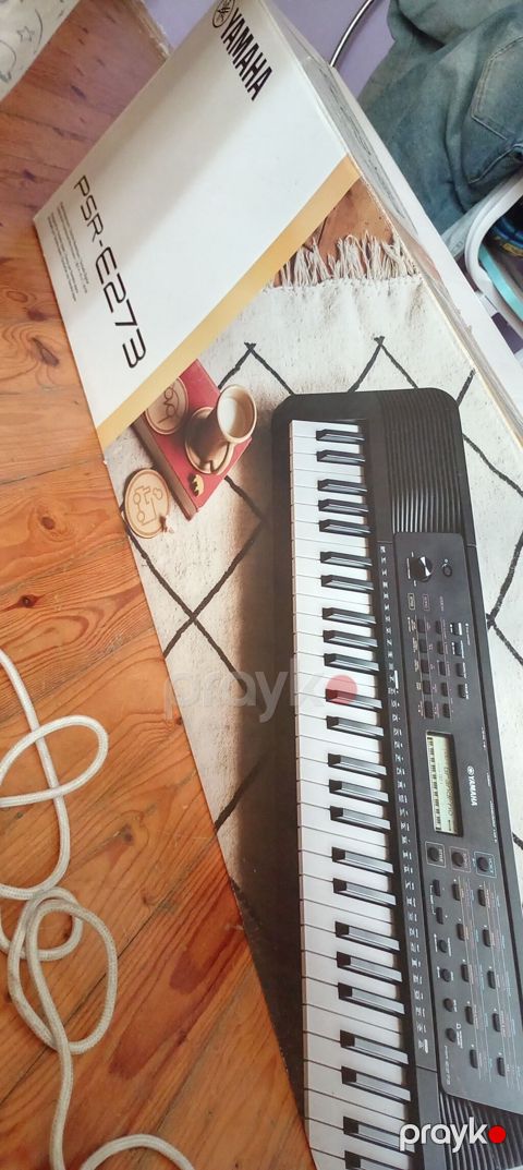 Yamaha PSR-E273 sintezator - 61 ədəd tam ölçülü klaviş - LCD ekranlı — Digah