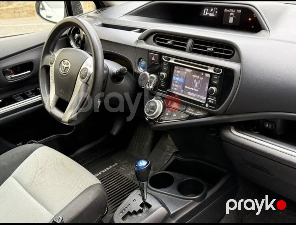 Toyota Prius C hibrid hetçbek Xarici görünüş: - Ağ rəngli kuzov — Avtomobillər, Bakı (3)