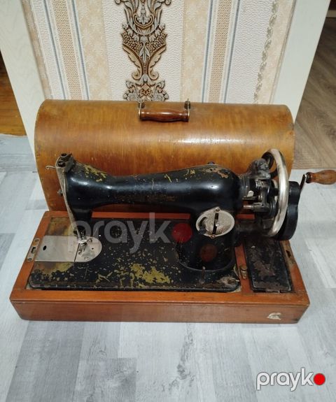 Antik mexaniki tikiş maşını – taxta baza və taxta qapaqla - Klassik — Bakı