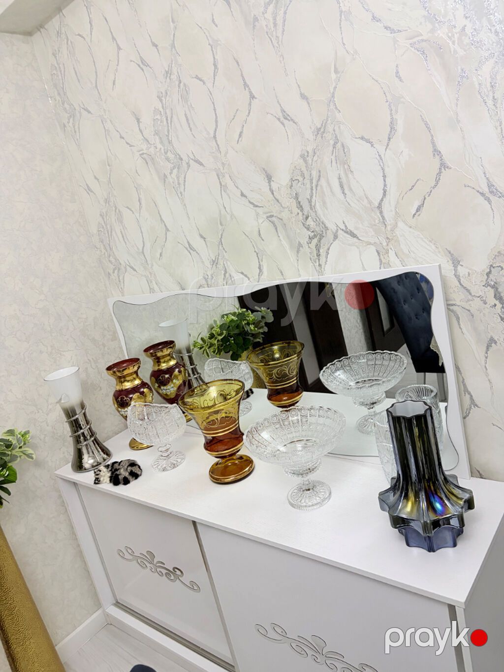 Çox seliqeli istifade olunub.içi çox genişdir.yalniz real alicilar — Komodlar və tumbalı, Bakı (2)