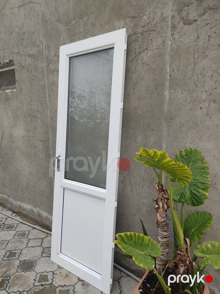 Plastik şüşəli qapı — Təmir və inşaat, Bakı (4)