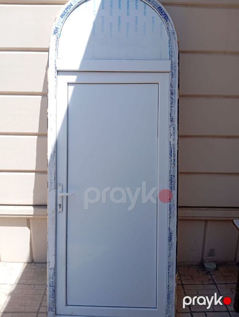 Plastik qapı — Bakı