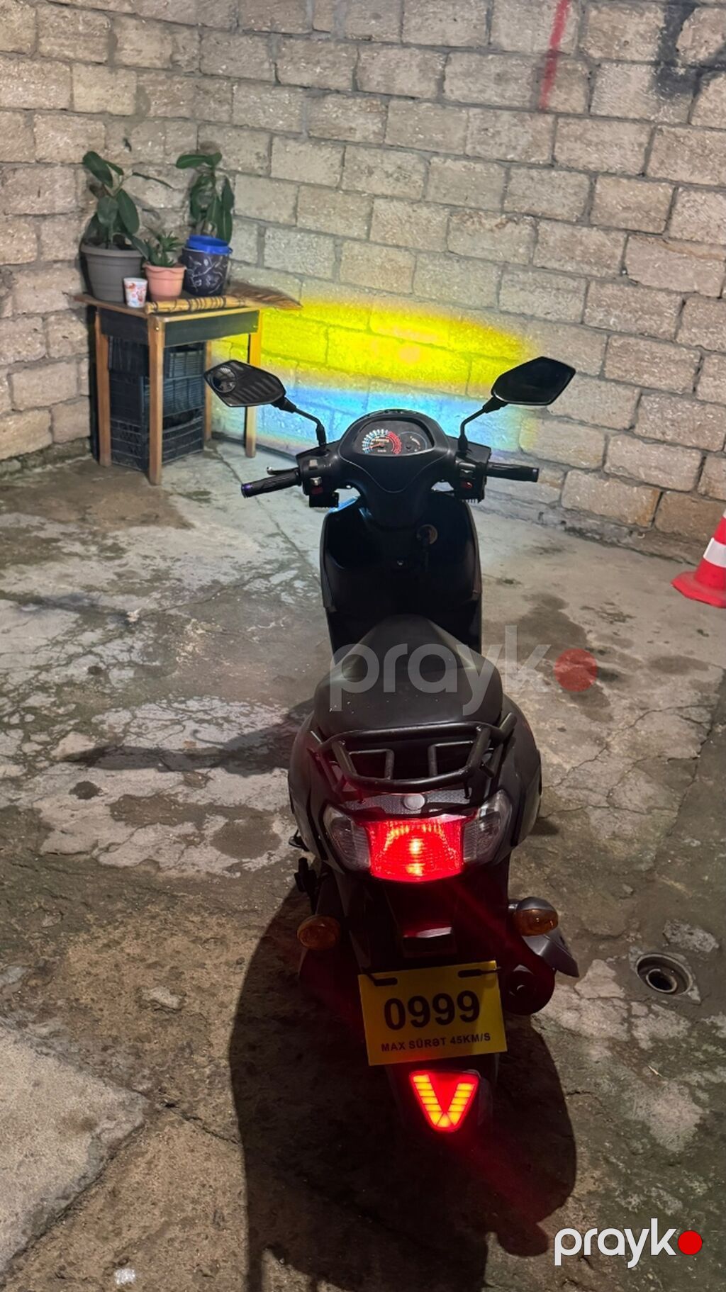 Şəhərdaxili rahat hərəkət üçün kompakt moped satılır alıcıya üzbəüz — Mopedlər və skuterlər, Bakı (2)