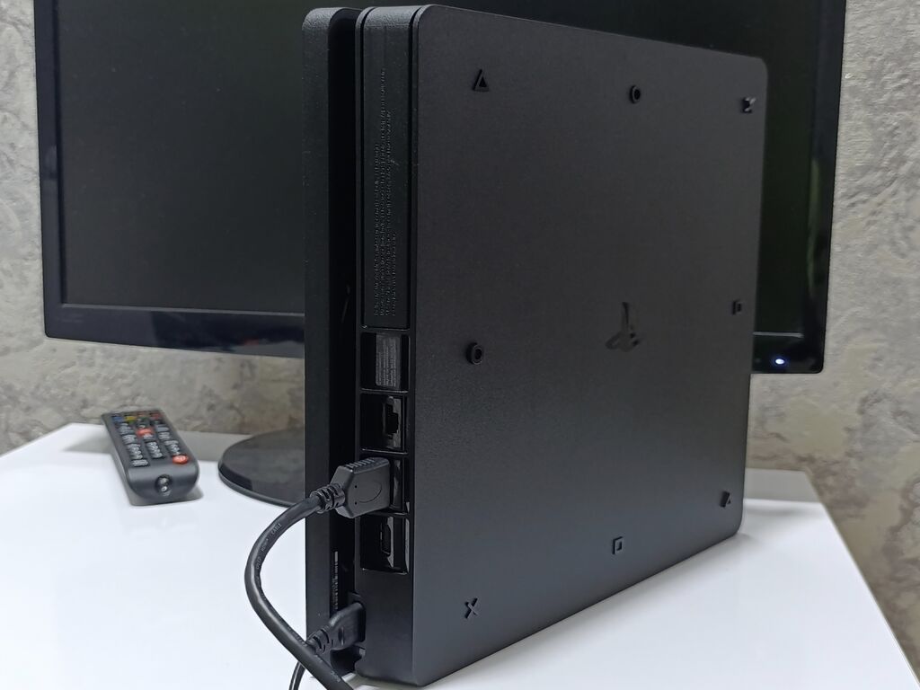 PS4 slim 500gb az işlənmiş, əla vəziyətdə +2 pult+20 oyun hesab şifrə — Oyun konsolları, Bakı (3)