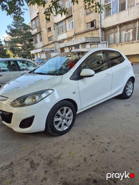 Mazda 2: 1.5 l 2015 il Sedan — Bakı