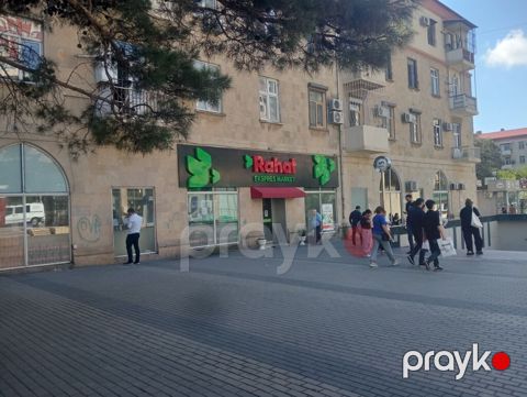 Ev uzunmüddətli verilir. Qara Qarayev metrosunun duz çıxışında Qara