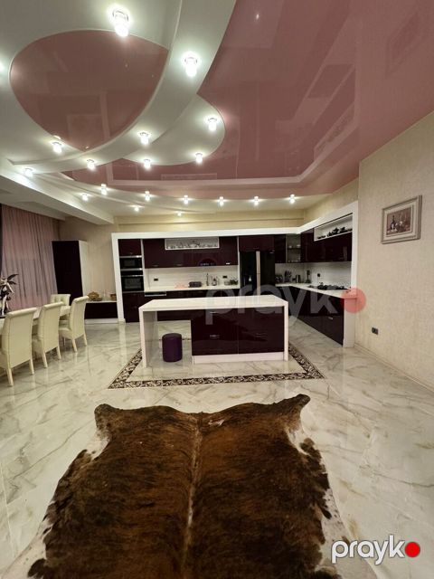 Satılır 3 otaqlı yeni tikili 180 m²