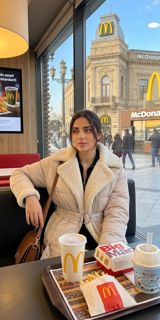 Qadın qış paltosu – qazlı/qalın puff model, süni xəzli - Rəng: açıq — Palto