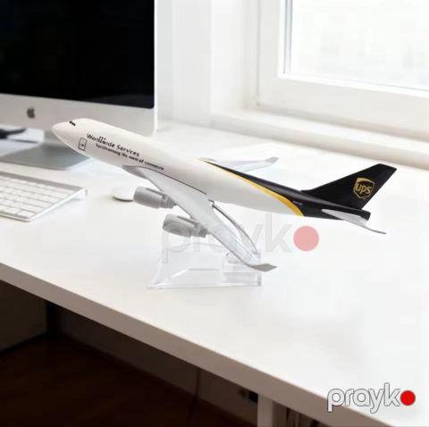 Dekorativ təyyarə modeli Aircraft Ups Airlines Boeing 747, 15x14.5x8 sm — Bakı