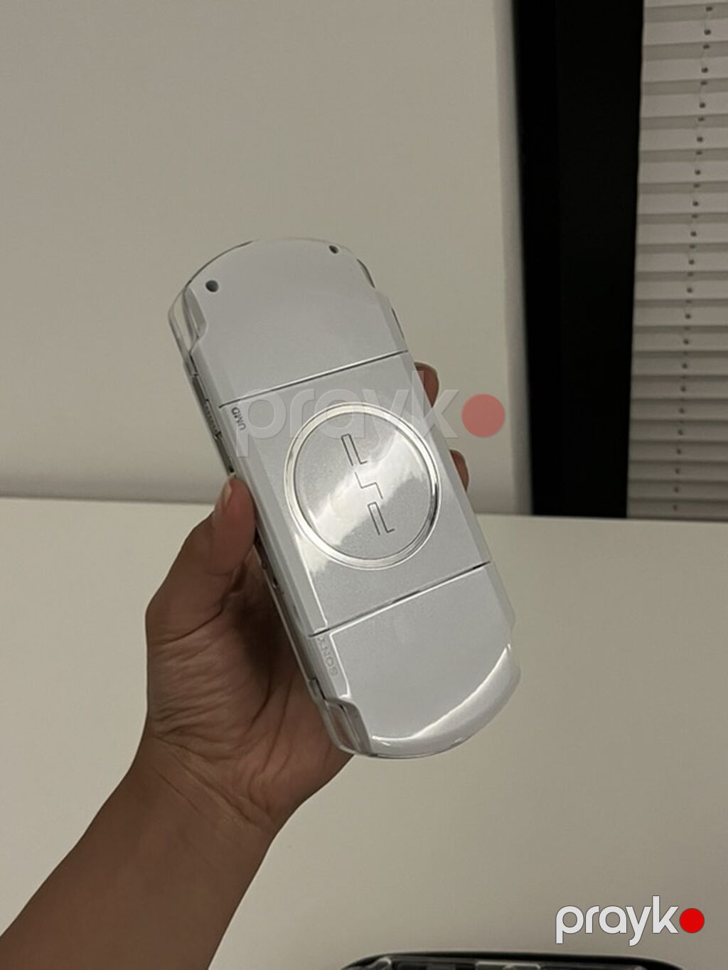 Sony PSP 3000 (PlayStation Portable) – ağ rəng Tərtəmizdir, üzərində — Portativ oyun konsoləri, Bakı (2)