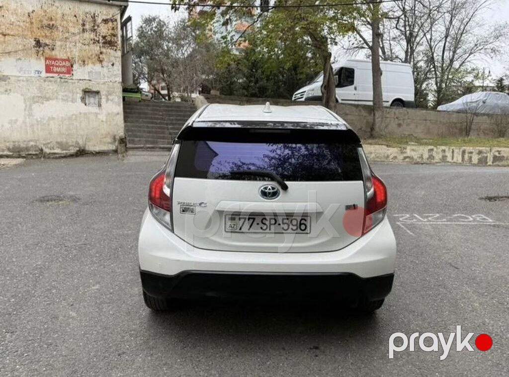Toyota Prius C hibrid hetçbek Xarici görünüş: - Ağ rəngli kuzov — Avtomobillər, Bakı (2)