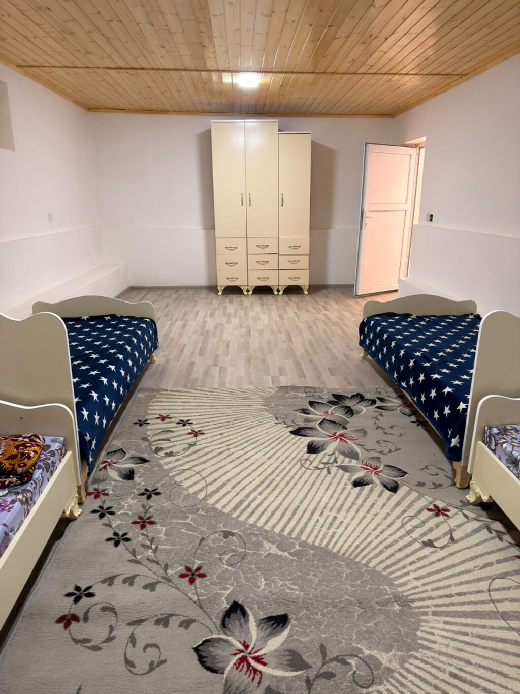 Gence bala bagman 1 qiz 70 manat Komunal daxil Telebe Qızlar — Pəncərələr, qapılar, balkonlar, Gəncə (4)
