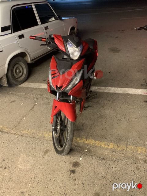 Sport üslubunda skuter/moped - Rəng: qırmızı-qara, aqressiv sport — Sabirabad