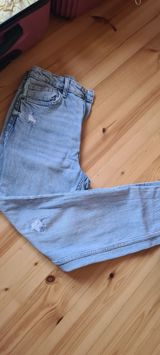 Bershka “Mom Slim” cins şalvar - Rəng: açıq mavi (light wash) denim — İlaha