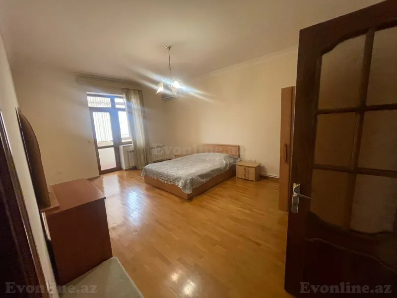 Kirayə verilir 5 otaqlı Mənzil Köhnə tikili 200 m² Bakı, Yasamal r., Elmlər Akademiyası m — Mənzil, Bakı (5)