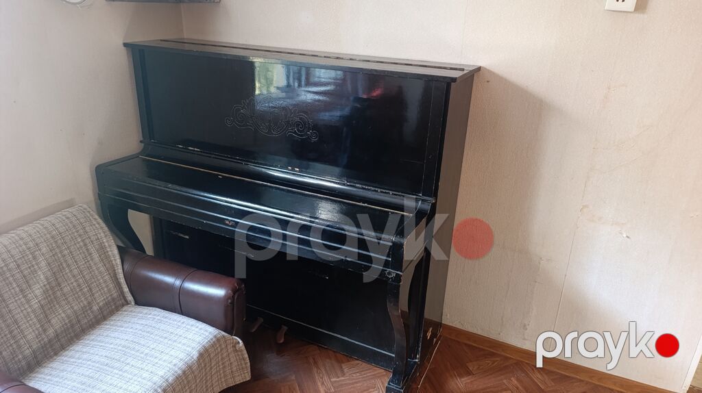 Upright pianino – klassik qara korpus, üst paneldə dekorativ naxışlı — Pianino və digər klaviş alətləri, Digah (2)
