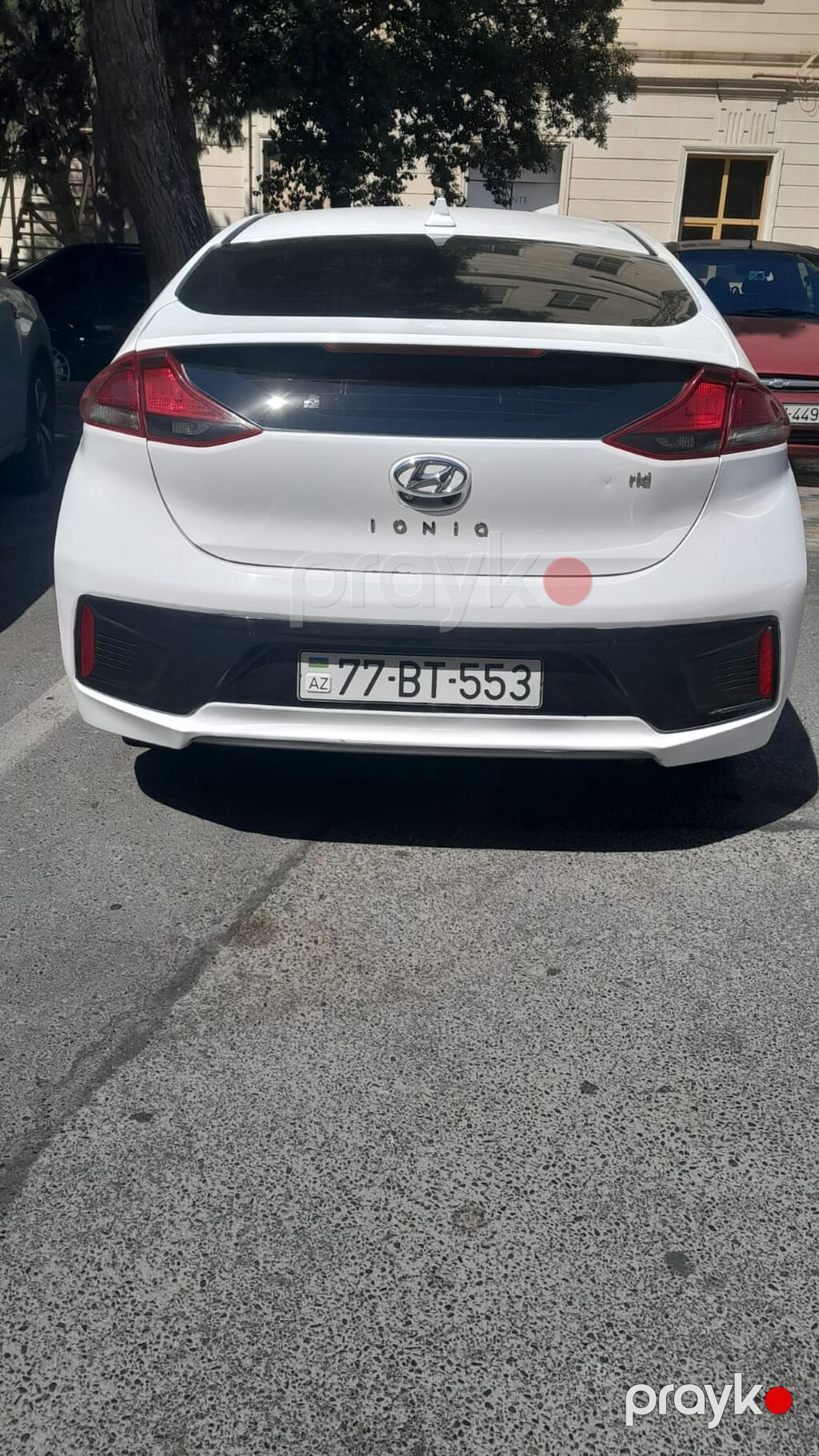 Ağ rəngli müasir sedan Xüsusiyyətlər: - Geniş və aerodinamik kuzov — Avtomobillər, Bakı (9)