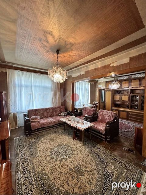 Satılır 5 otaqlı köhnə tikili 120 m² — Bakı