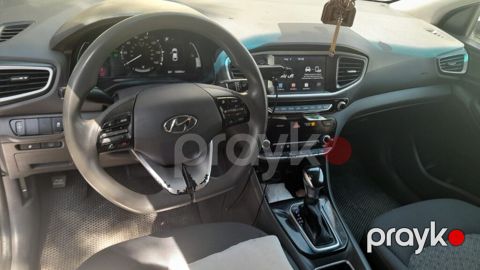 Hyundai Ioniq Hybrid – ağ rəngli liftbek. Texnologiya və
