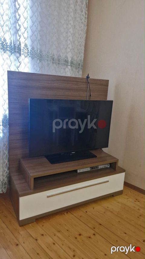 Qonaq otağı üçün mebel dəsti Tərkibi: - TV stendi: ağ-qəhvəyi rəng — Bakı