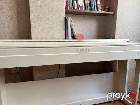 Elektro pianino — Bakı