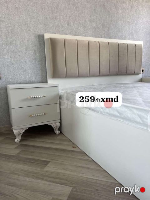 Mebel dəsti – çarpayı və tumba - Rəng: açıq krem/ağ tonlar - Başlıq — Bakı