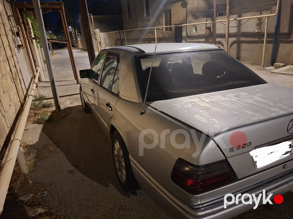 Mercedes-Benz E 220: 2.2 l 1993 il Sedan — Avtomobillər, Digah (2)