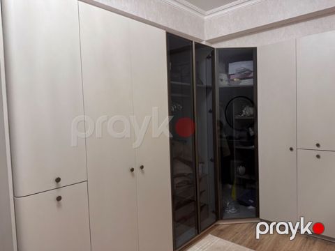 Yataq otağı dəsti. Dəstə daxildir: - Makiyaj masası + puf + 2 güzgü — Bakı